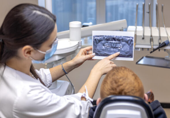 Poți face RMN dacă ai aparat dentar? Tot ce trebuie să știi înainte de investigație