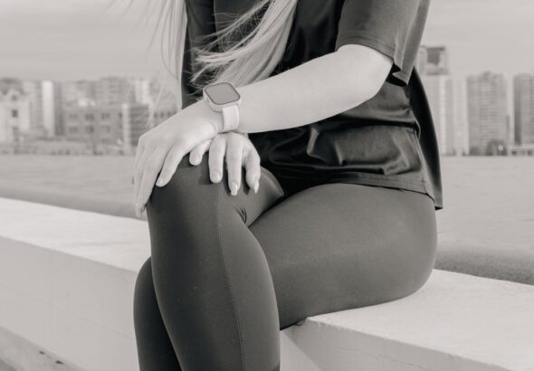 Photo itchy knee