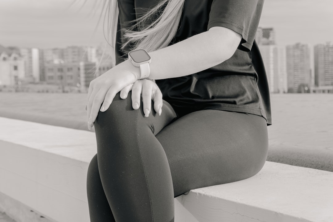 Photo itchy knee